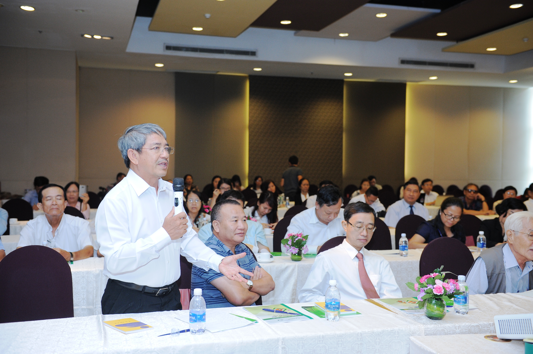 PGS.TS Phạm văn Dư phát biểu ý kiến